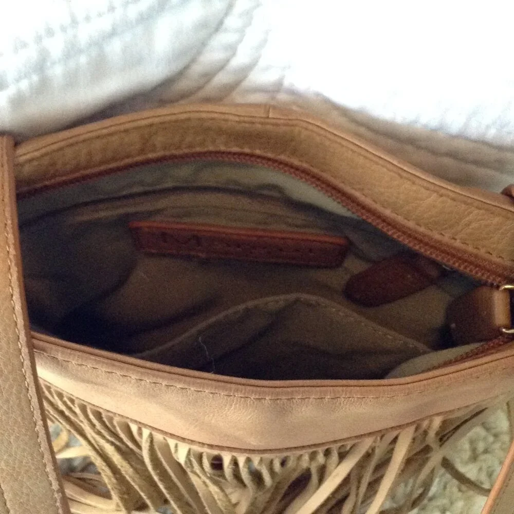 VTG Leather Margot Fringed Crossbody; Bohemian, hippie Vibes, Supple Tan Leather - Picture 5 of 6